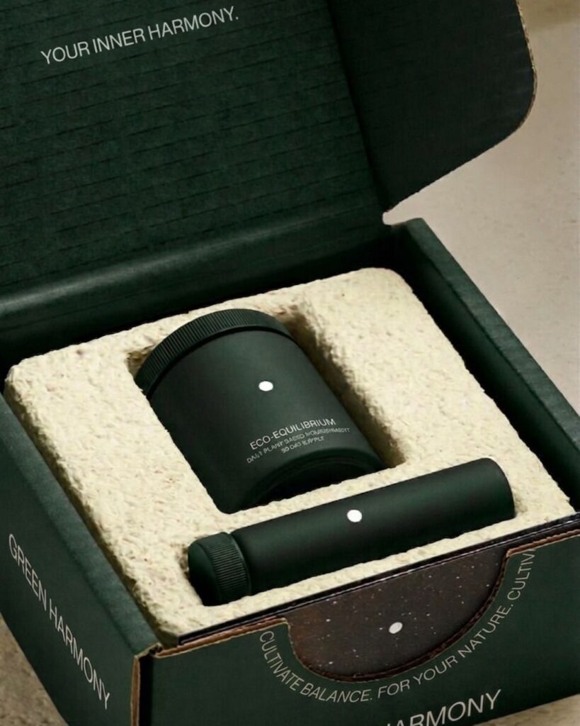 Pack de bienvenida para centro de estética en caja verde con artículos marcados